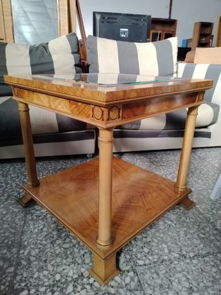MESA AUXILIAR DE MADERA CON CRISTAL
