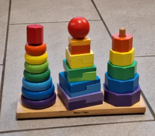 Gioco in legno forme impilabili arcobaleno