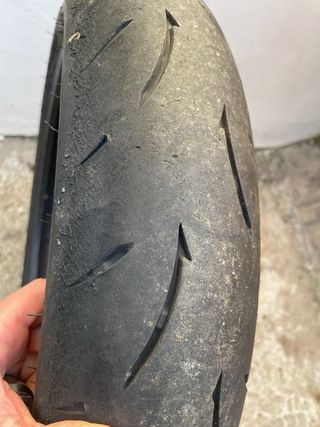 Neumático deportivo moto 120 70 17