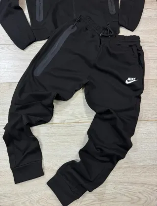 Conjunto Nike Tech Negro