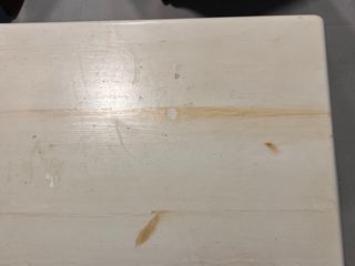 URGE Cómoda de madera maciza con detalles