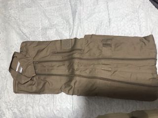 Mono de trabajo militar arido