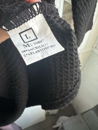 Vestido negro cuello alto flor blanca Talla L