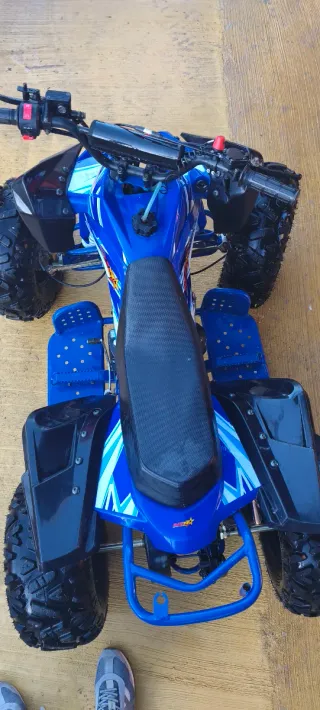 Miniquad Azul