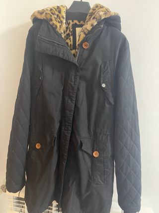 Chaqueta negra con forro de leopardo T L