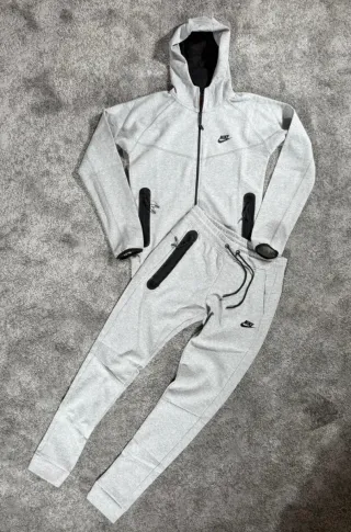 Conjunto Nike Tech Gris