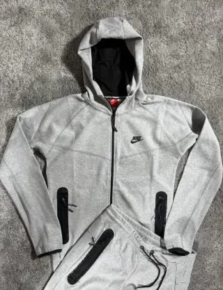 Conjunto Nike Tech Gris