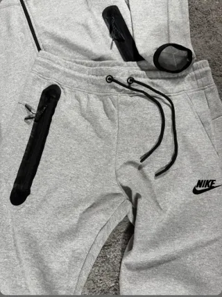 Conjunto Nike Tech Gris