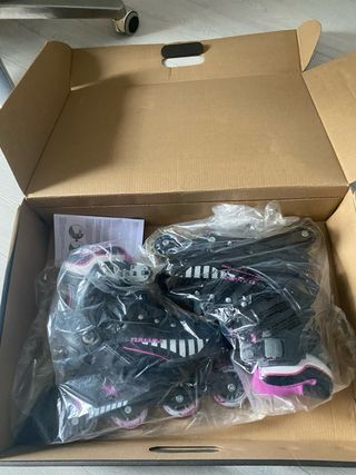 Patines en línea negros y rosas poco uso