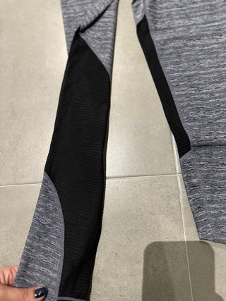 Mallas Nike Pro grises y negras