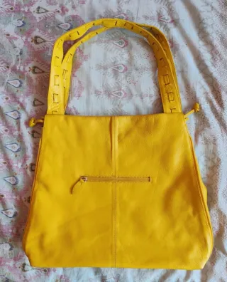 Borsa Prada in pelle AUTENTICA, colore giallo senape.