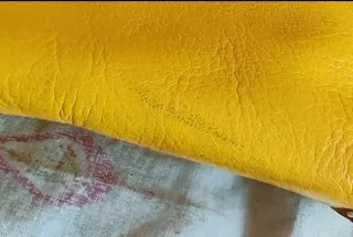 Borsa Prada in pelle AUTENTICA, colore giallo senape.