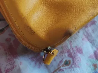 Borsa Prada in pelle AUTENTICA, colore giallo senape.