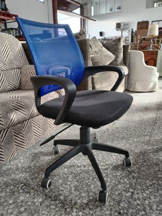 SILLA DE OFICINA CON RESPALDO DE MALLA