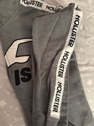 Chaqueta Hollister Gris con Logo