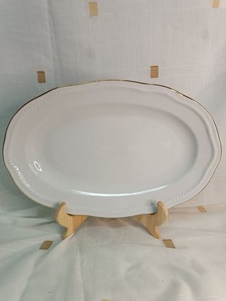 Fuente y salseras de porcelana dorada