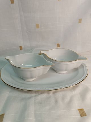 Fuente y salseras de porcelana dorada