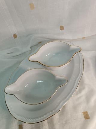 Fuente y salseras de porcelana dorada