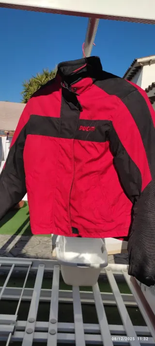 Chaqueta Ducati Negra y Roja con Protección