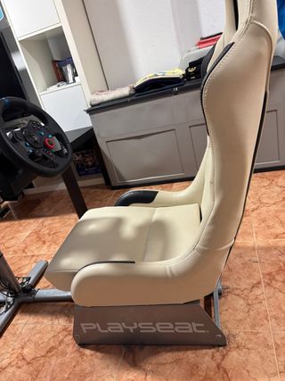 Volante PS4 e sedile