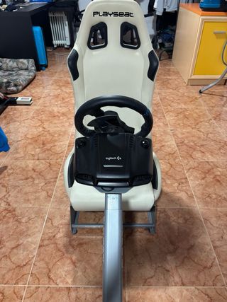 Volante PS4 e sedile