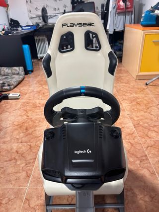 Volante PS4 e sedile