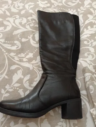 Botas altas de piel negras