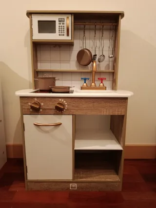 Cocina de madera Eurekakids con accesorios