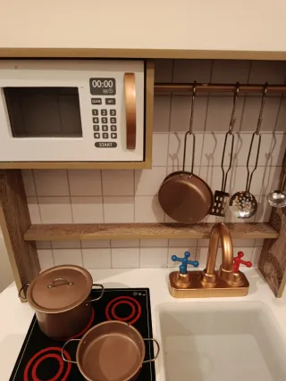 Cocina de madera Eurekakids con accesorios