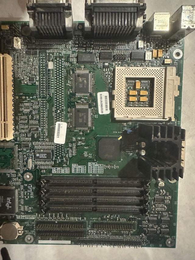 19- scheda madre Socket 7 Intel SB82371SB