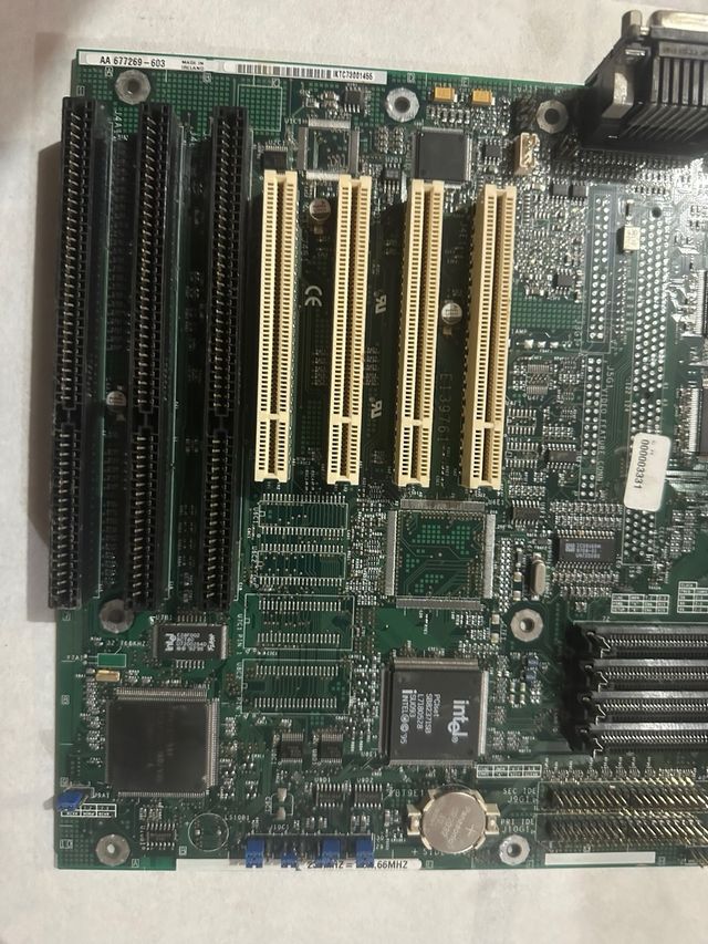 19- scheda madre Socket 7 Intel SB82371SB