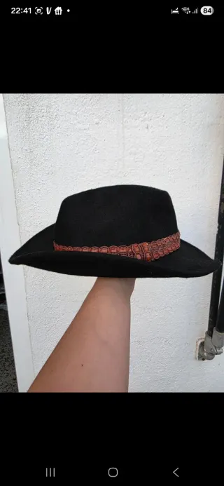 Sombrero unisex negro con banda marrón