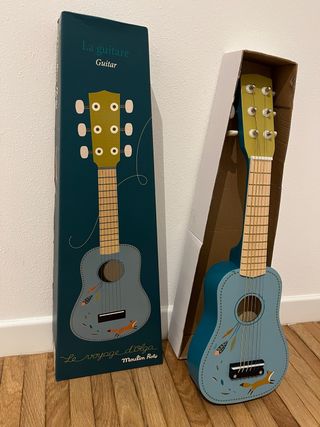 Chitarra Moulin Roty in legno per bambini