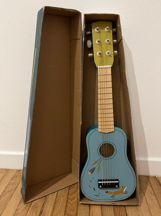Chitarra Moulin Roty in legno per bambini