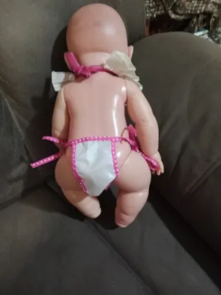 Muñeco bebé con pañal