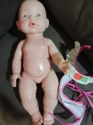Muñeco bebé con pañal