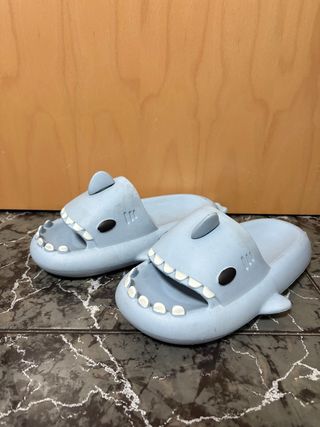 Chanclas Tiburón Azul y Blanco