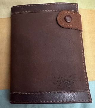 Cartera de piel con broche