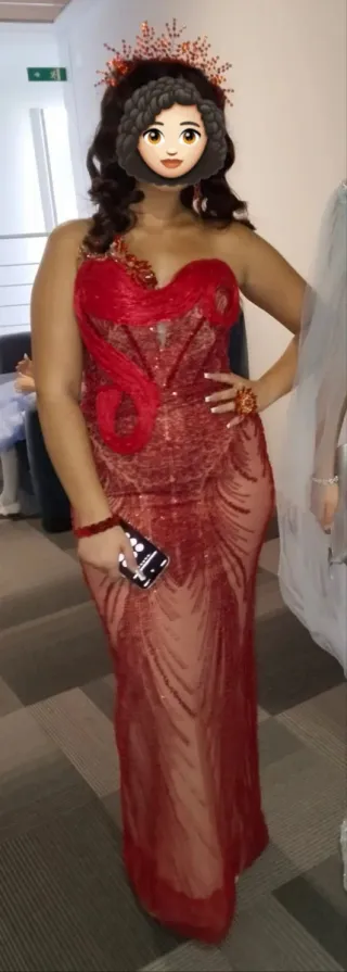 Vestido largo rojo con pedrería precio preguntar