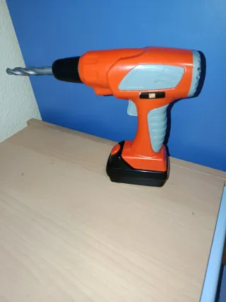 Taladro de Juguete  con casco de obra de regalo