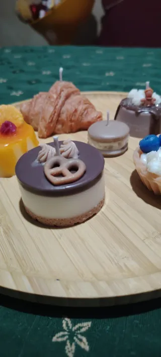 Candela cheesecake decorata