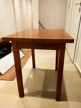 Mesa de comedor de madera