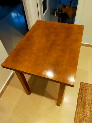 Mesa de comedor de madera