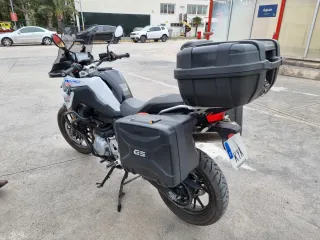 BMW F750GS con maletas