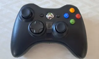 Xbox 360 Negra con Kinect y Mando