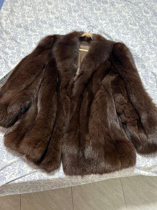 Abrigo de piel de zorro marrón