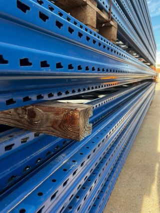 Estanterías industriales metálicas azules