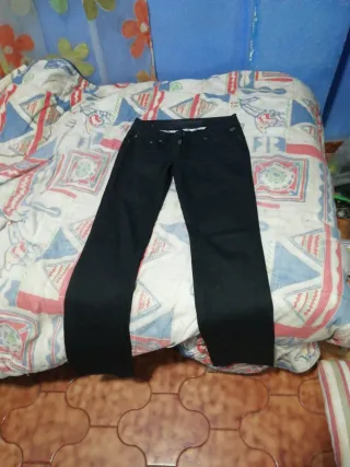 Pantalón vaquero recto negro Talla S