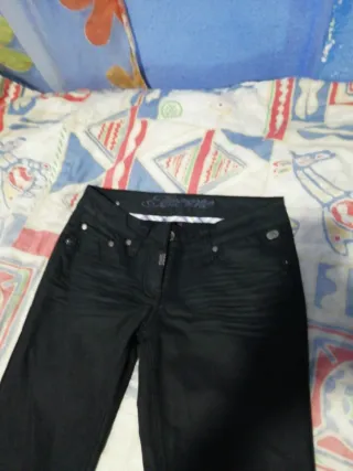 Pantalón vaquero recto negro Talla S