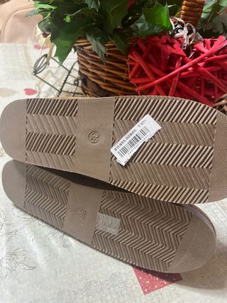 Botas de pelo beige y marrón